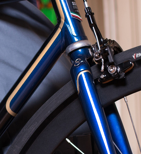 Dettaglia Forcella Bicicletta personalizzata fatta a mano colore blue oro e nero