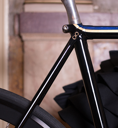 Dettaglia Telaio Bicicletta personalizzata fatta a mano colore blue oro e nero